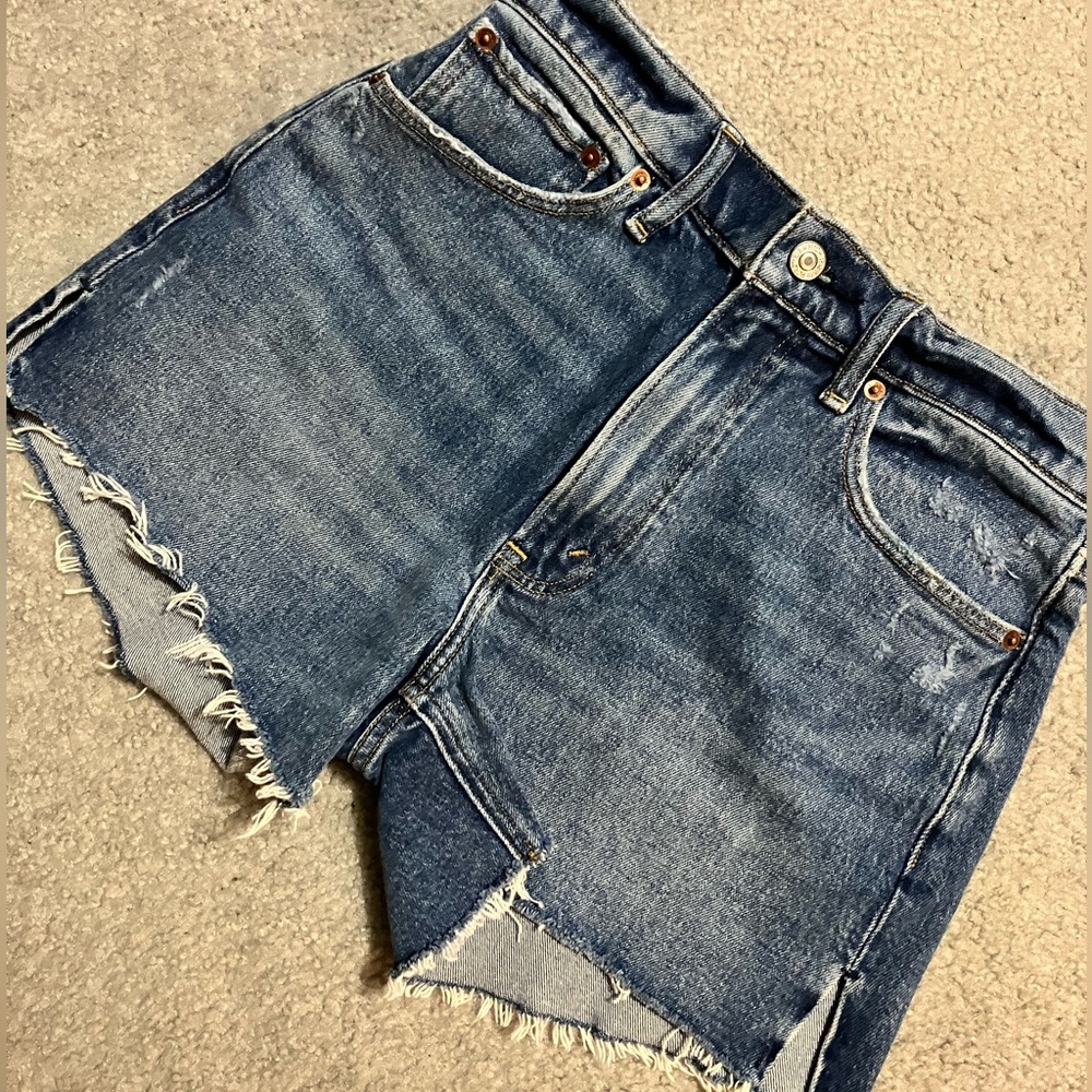 Abercrombie 4” High Rise Mom Shorts Size 26